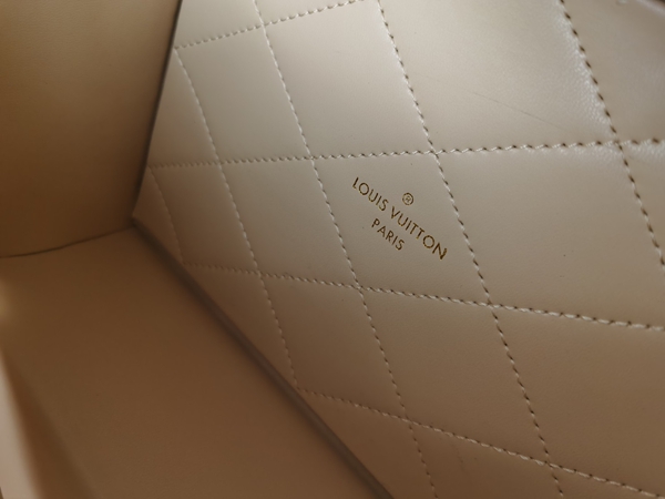 ルイヴィトンバッグ着用イメージ